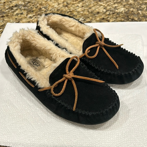 Ugg mocassins - Picture 1 of 3